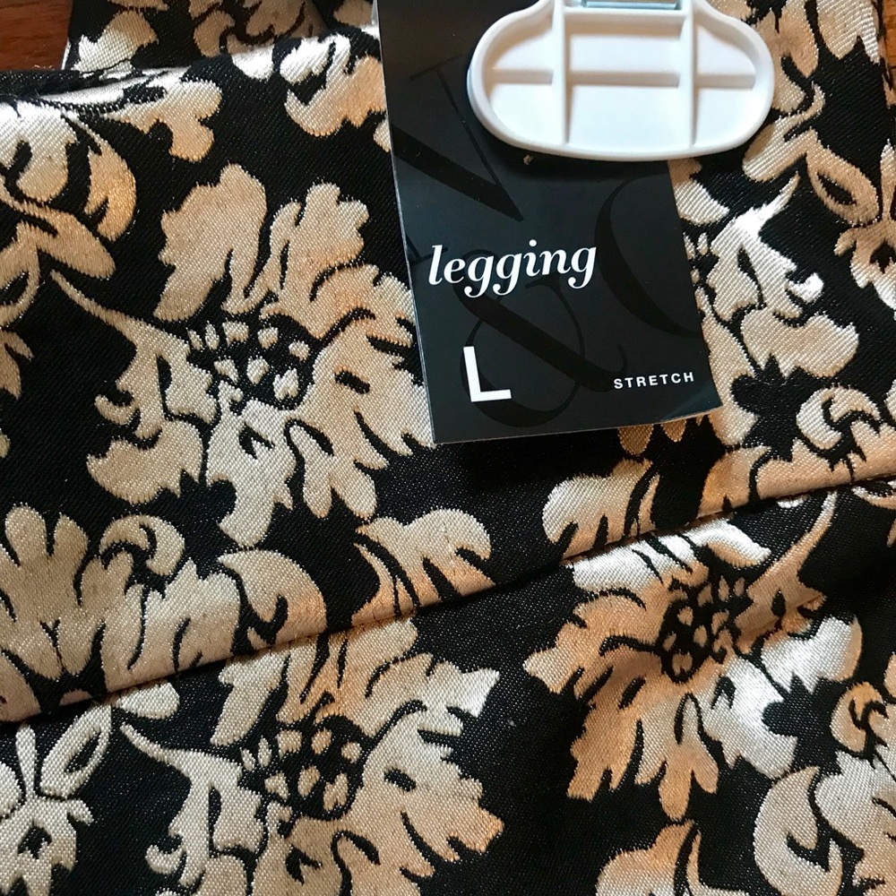 New York & Company damask print leggings